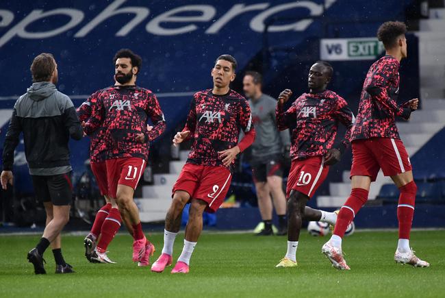 不展现出其 不展现出其