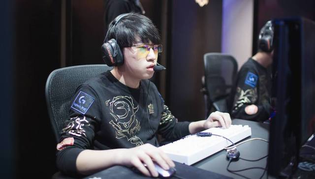 律与合规风 律与合规风