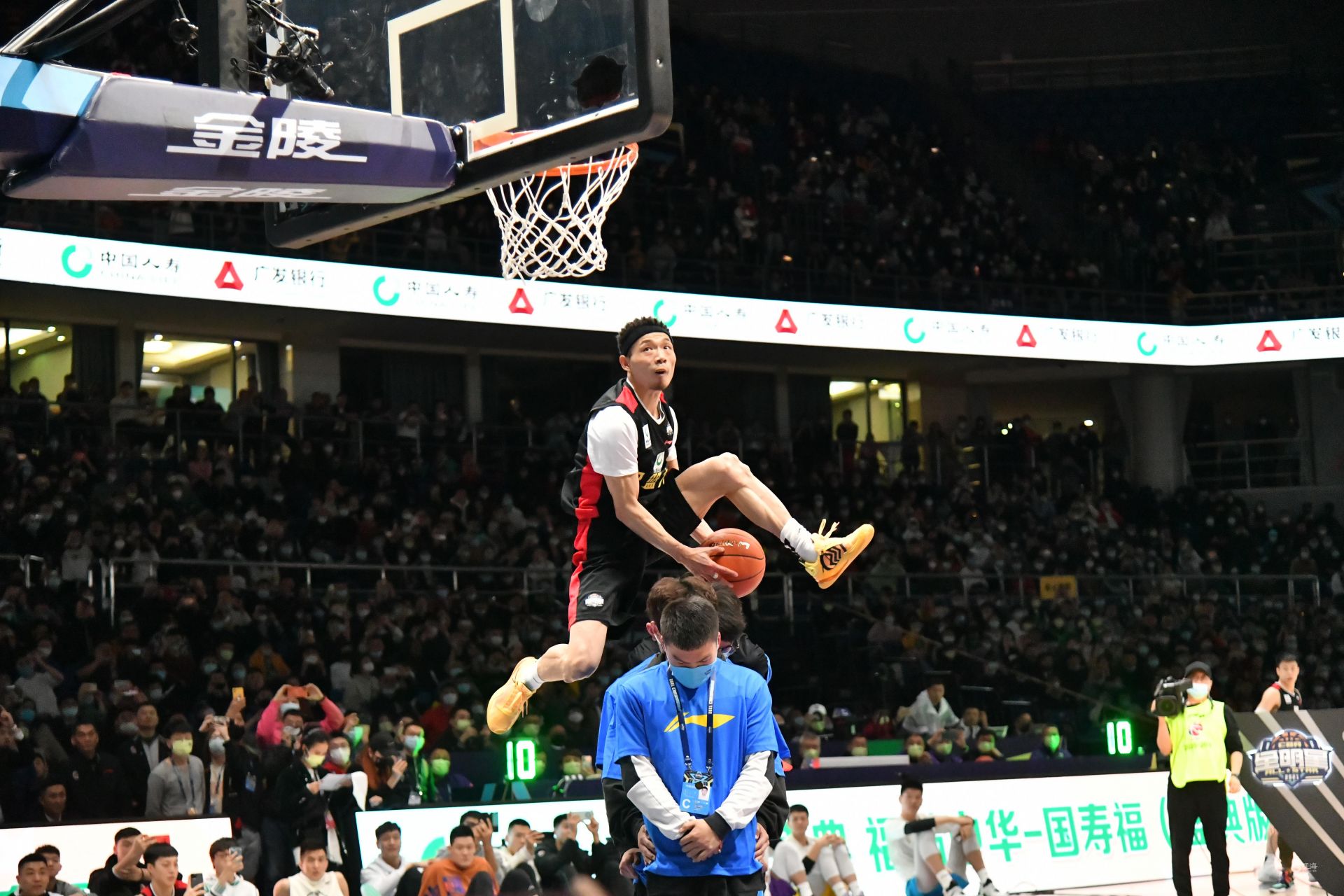 三个月后逐 三个月后逐